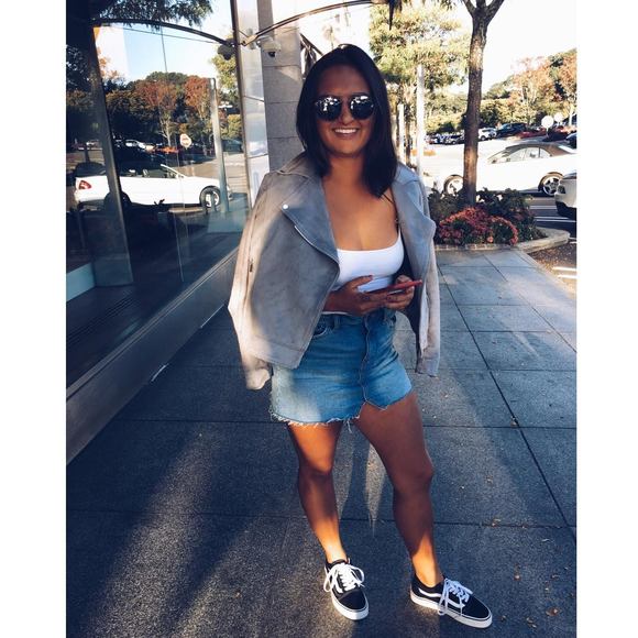 Meet your Posher, Courtney - Picture 1 of 1